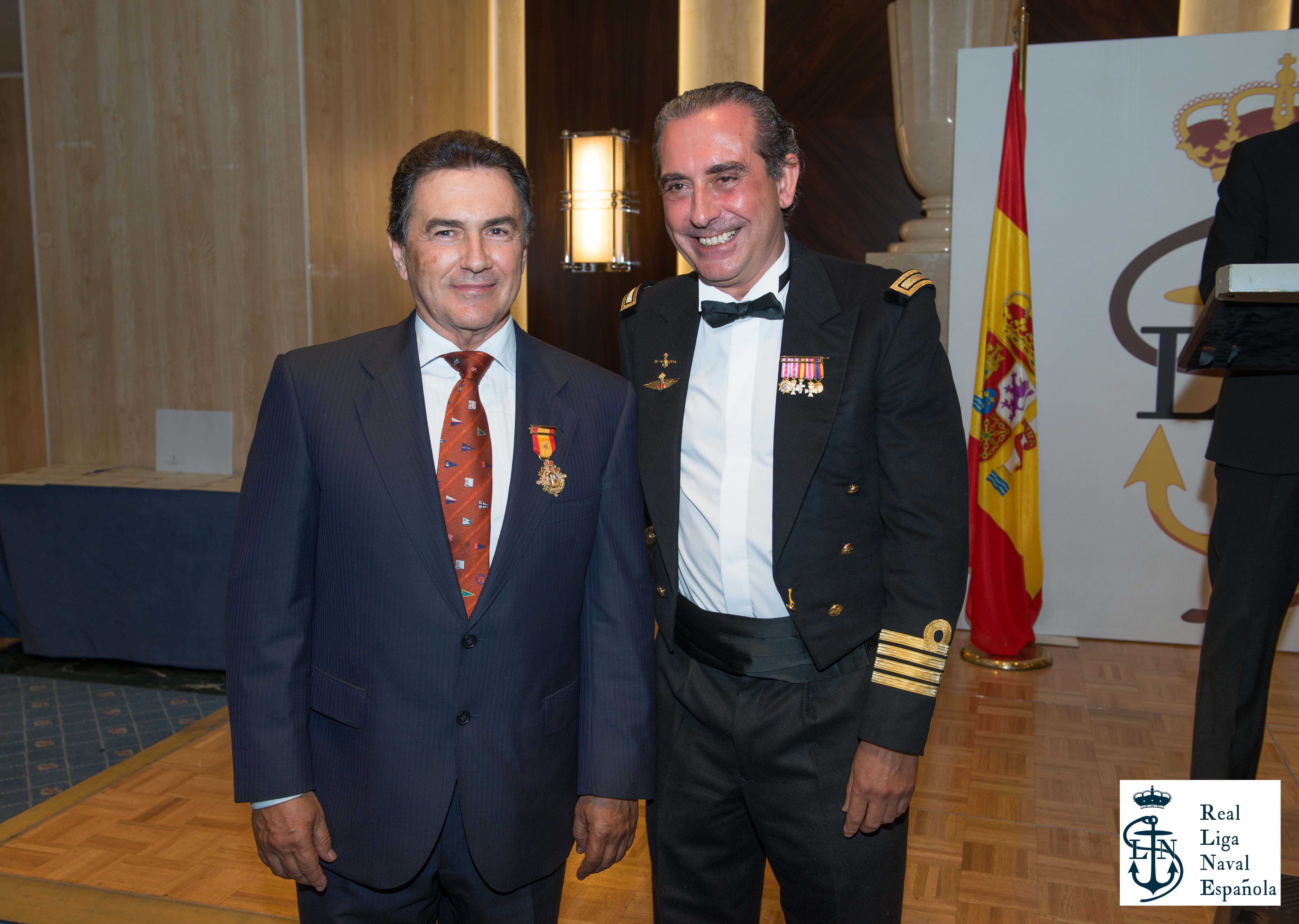 Pedro Campos, galardonado con la Medalla de Oro de la Real Liga Naval Española